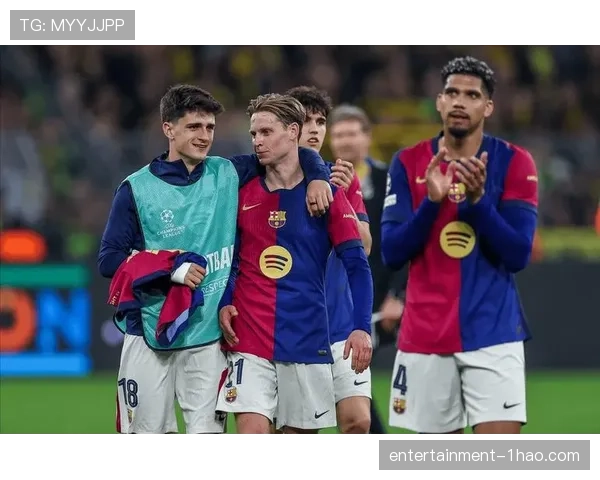 巴萨中场三角传递流畅 德容回撤组织作用关键